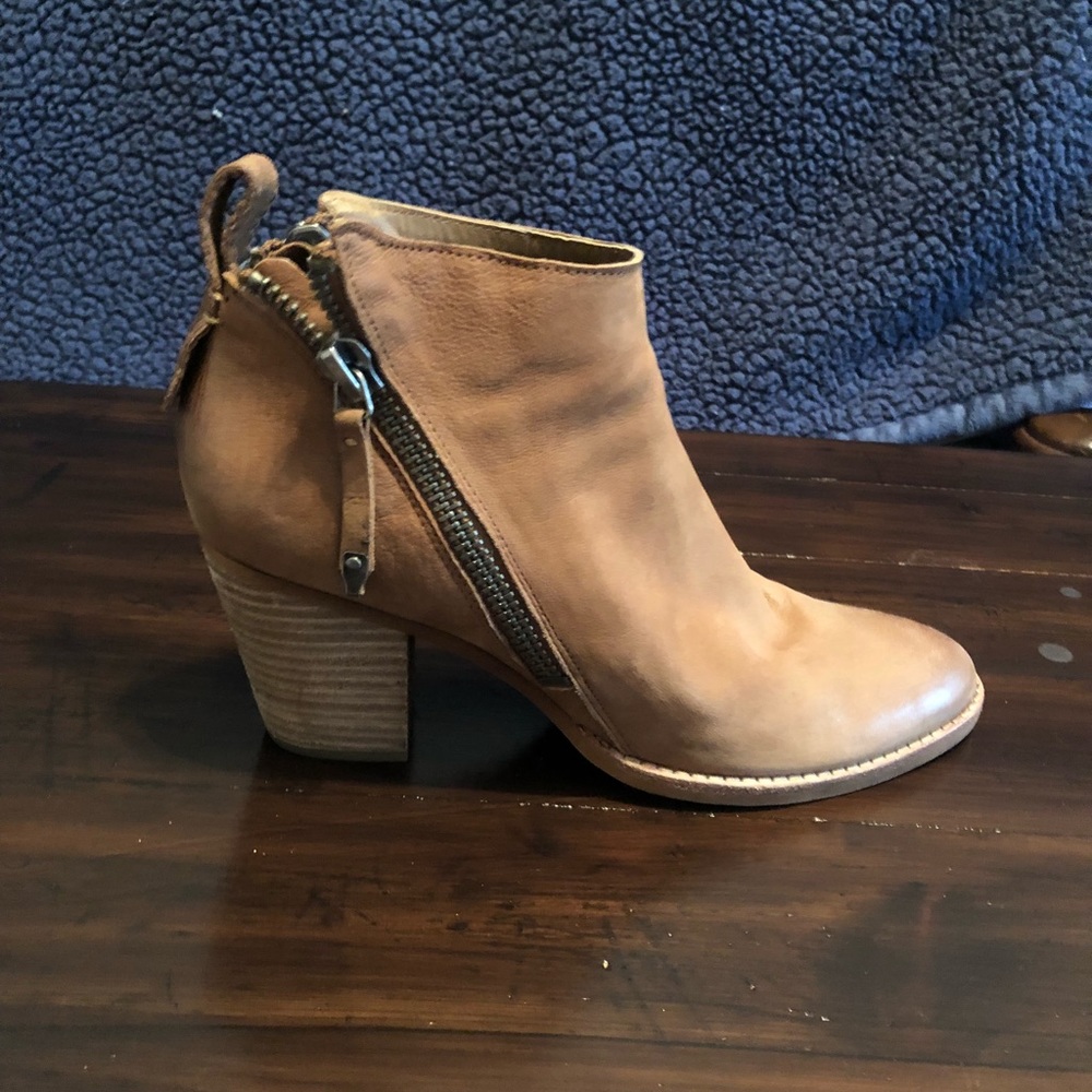 Dolce Vita real leather bootie size 9